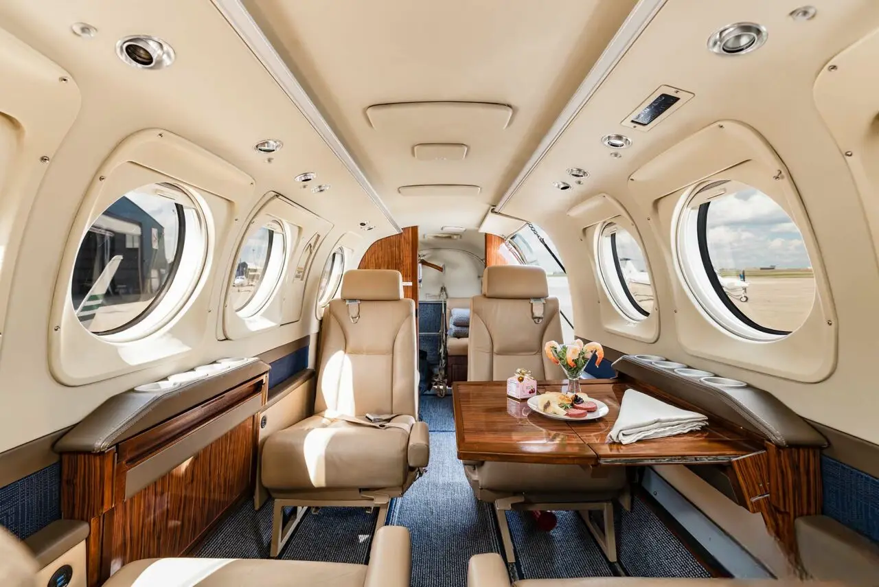 Beechcraft King Air F90 N93AM operated by Executive Air Taxi Corporation photo 3