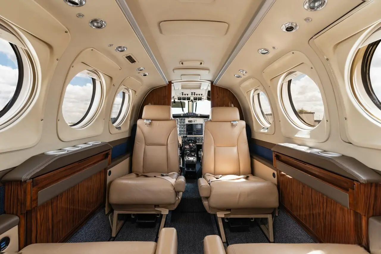 Beechcraft King Air F90 N93AM operated by Executive Air Taxi Corporation photo 4