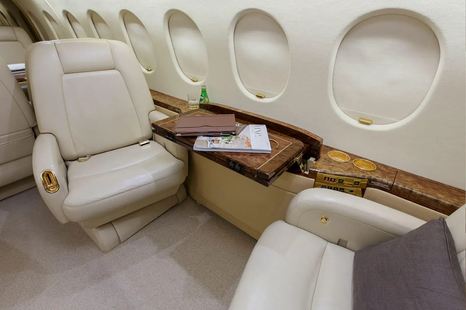 Dassault Falcon 900EX N940CL operated by Pro Airways, LLC photo 3