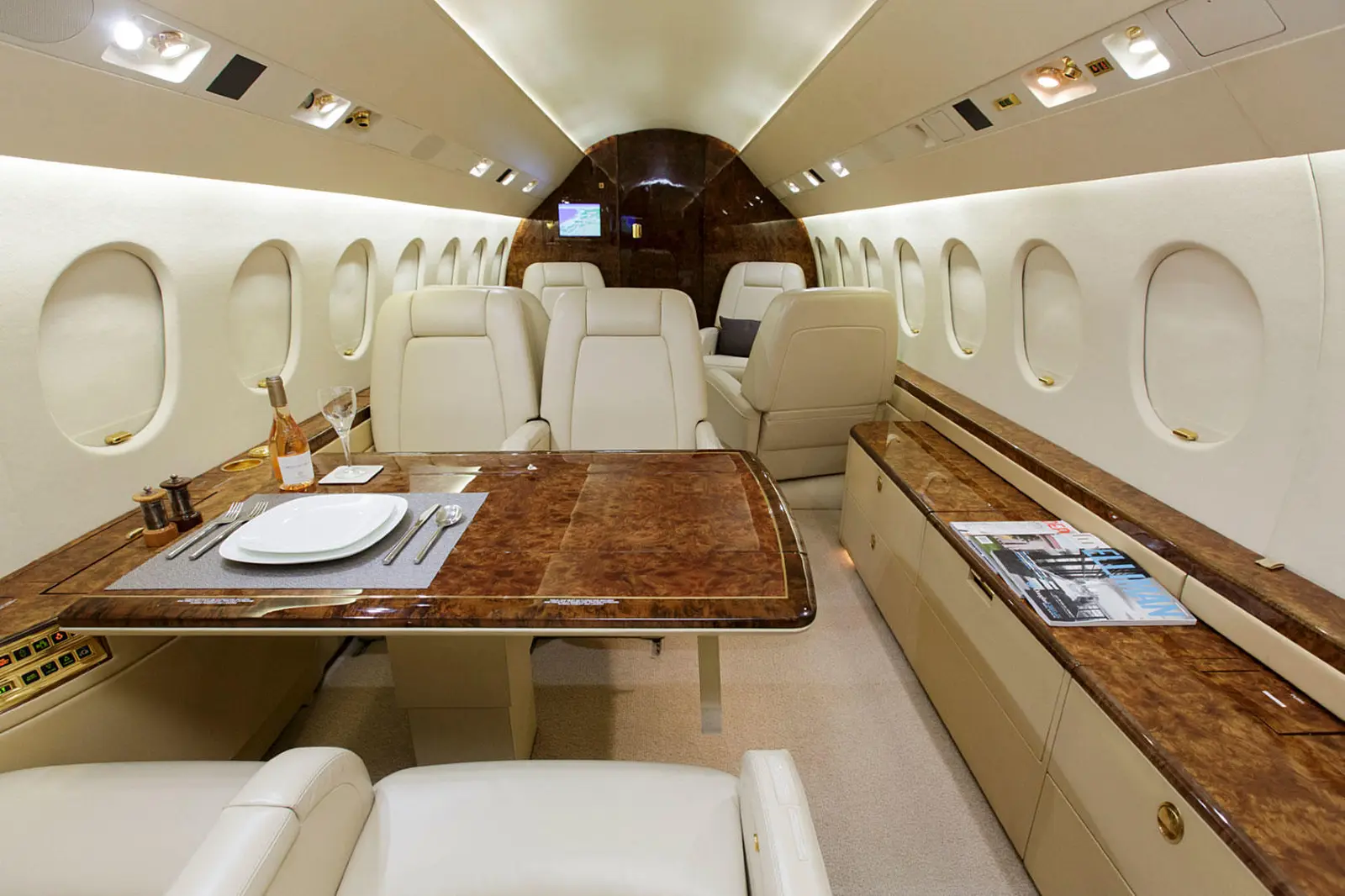 Dassault Falcon 900EX N940CL operated by Pro Airways, LLC photo 5