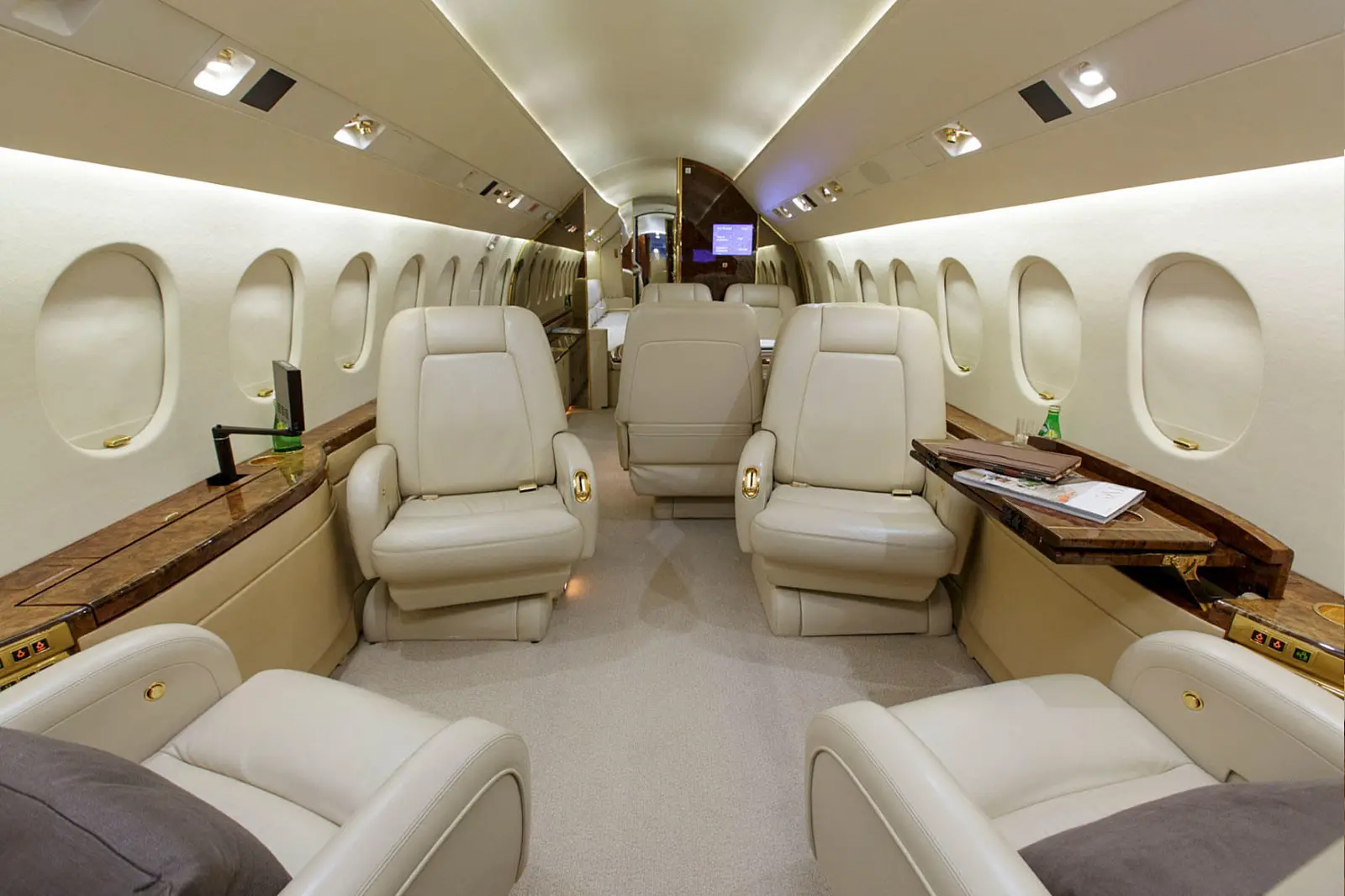 Dassault Falcon 900EX N940CL operated by Pro Airways, LLC photo 6