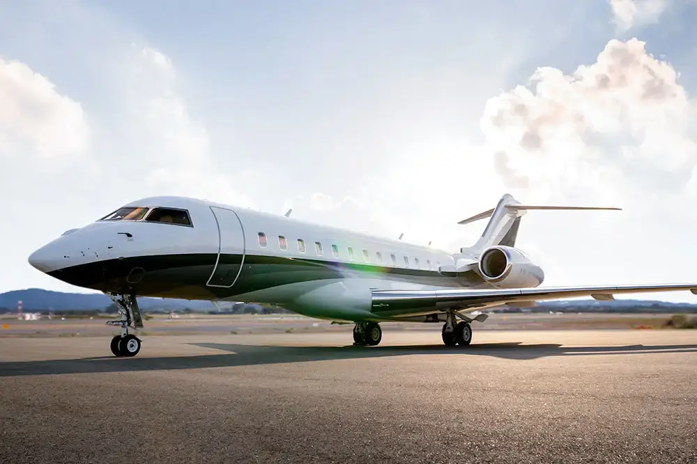 Bombardier Global 6000 N944GL operated by Solairus Aviation, exterior
