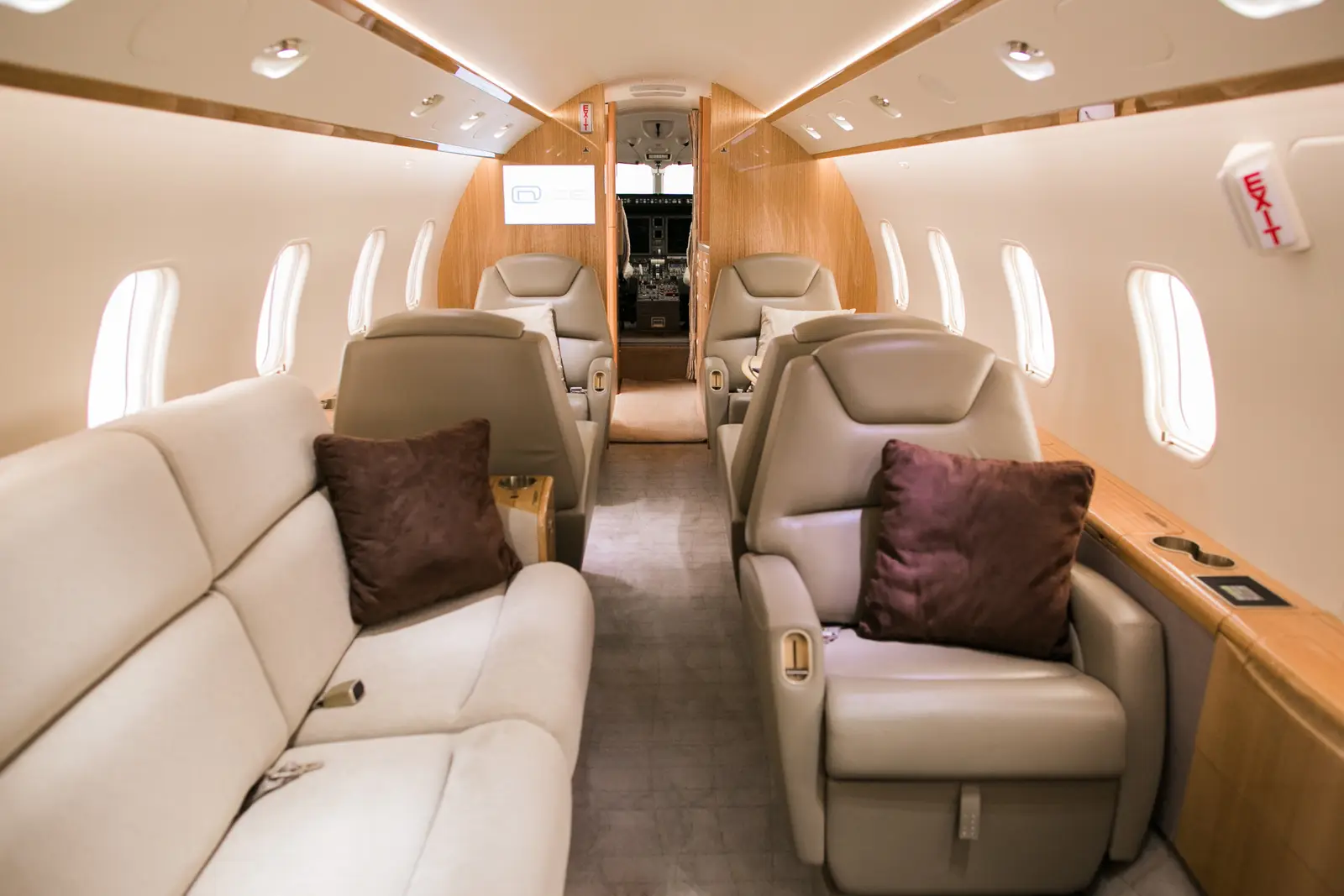 Bombardier Challenger 300 N945AC operated by Flightworks photo 5