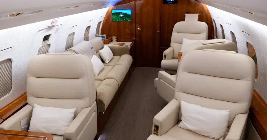 Bombardier Challenger 604 N945FS operated by Jet Linx Aviation, LLC, KAUS photo 3