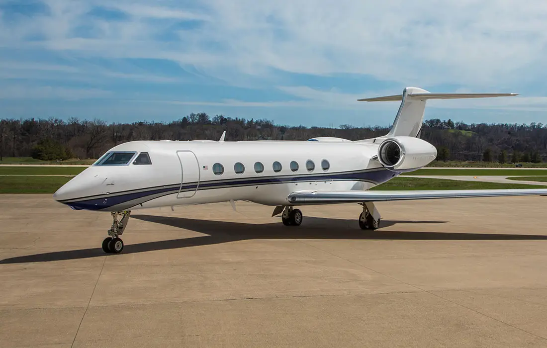 Gulfstream G550 N945TM operated by SpiritJets, LLC, exterior