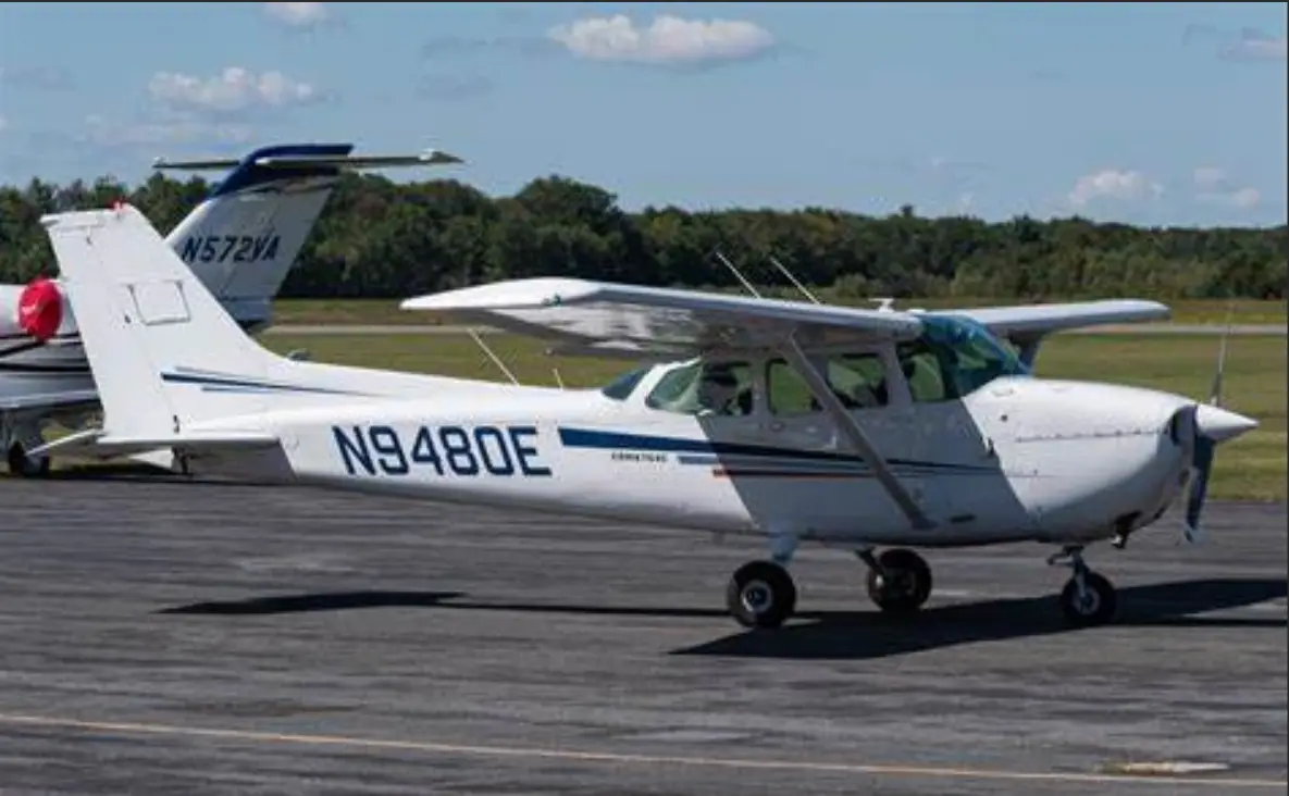 Cessna 172 N9480E operated by Axcess Air LLC, exterior