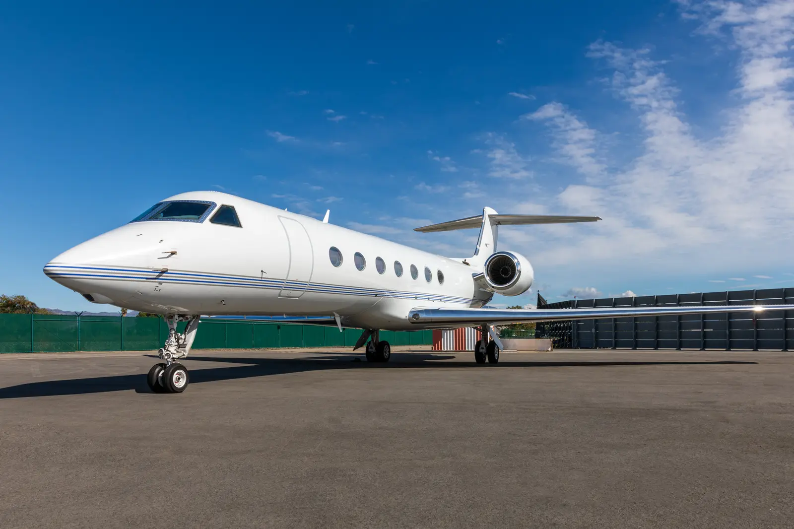 Gulfstream G550 N949FF operated by Silver Air, exterior