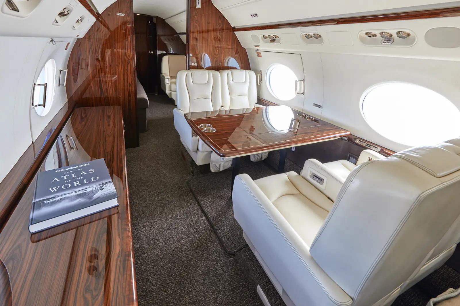 Gulfstream G550 N949FF operated by Silver Air photo 4