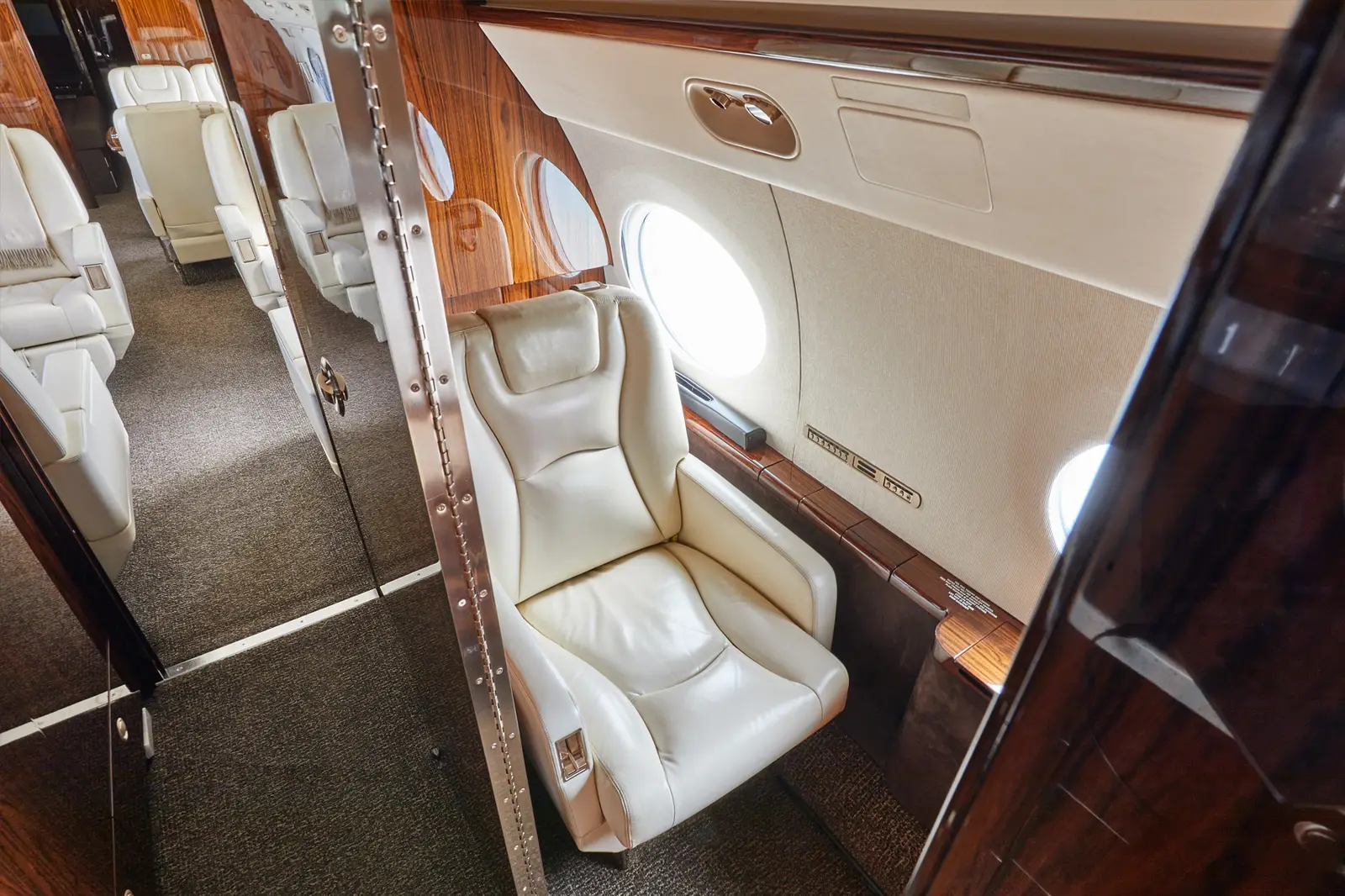 Gulfstream G550 N949FF operated by Silver Air photo 6