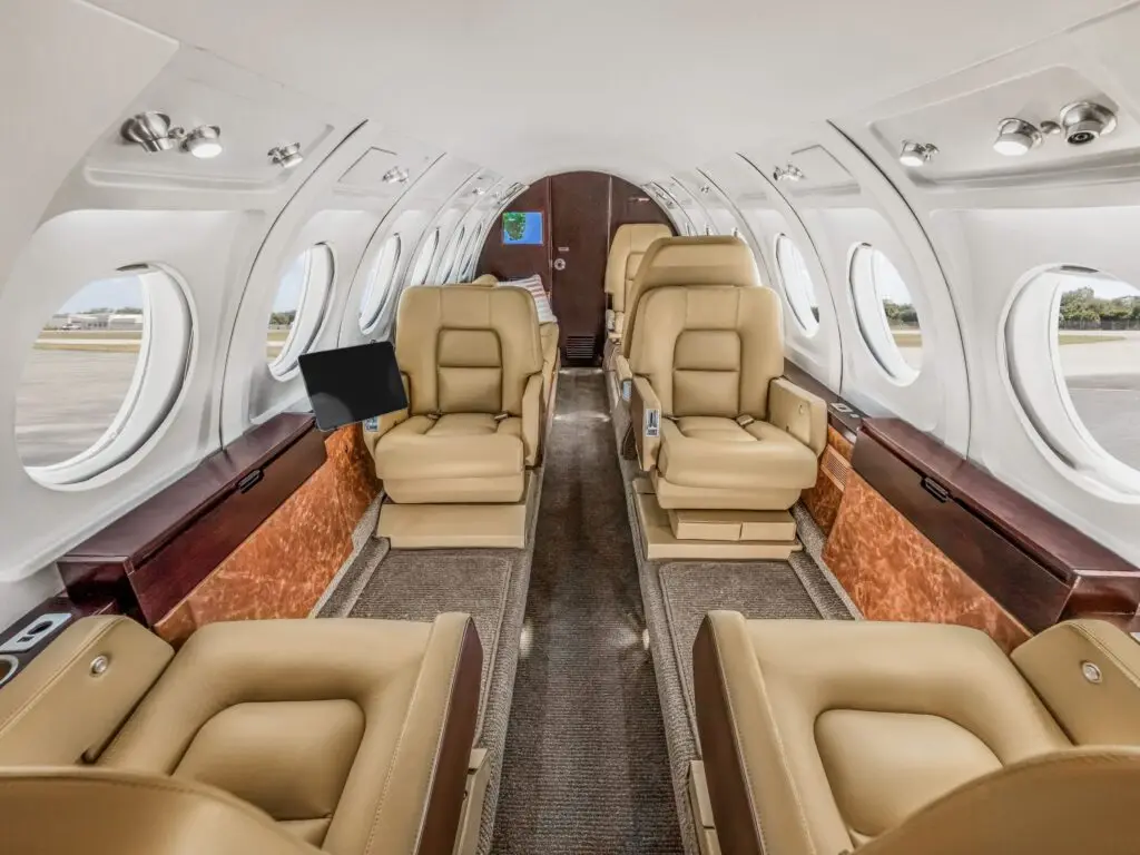Dassault Falcon 50 N950FJ operated by Privaira Private Aviation photo 2