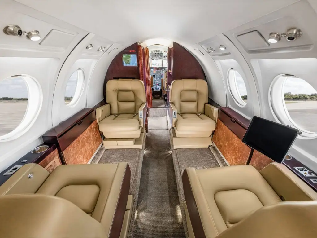 Dassault Falcon 50 N950FJ operated by Privaira Private Aviation photo 5