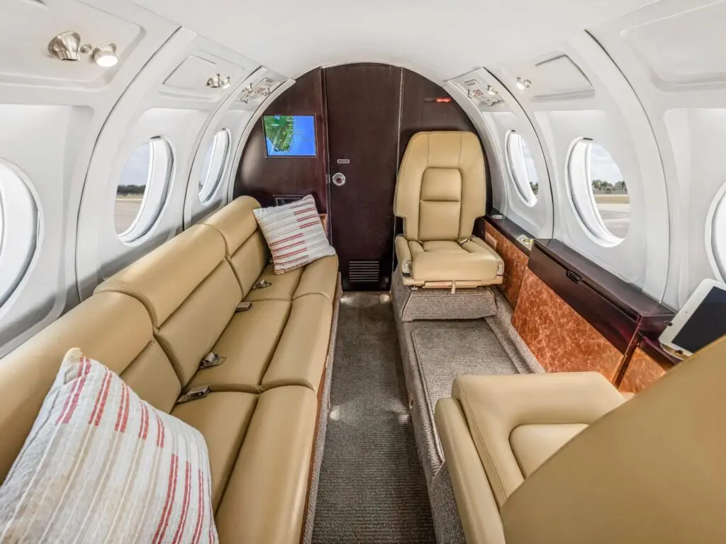 Dassault Falcon 50 N950FJ operated by Privaira Private Aviation photo 6