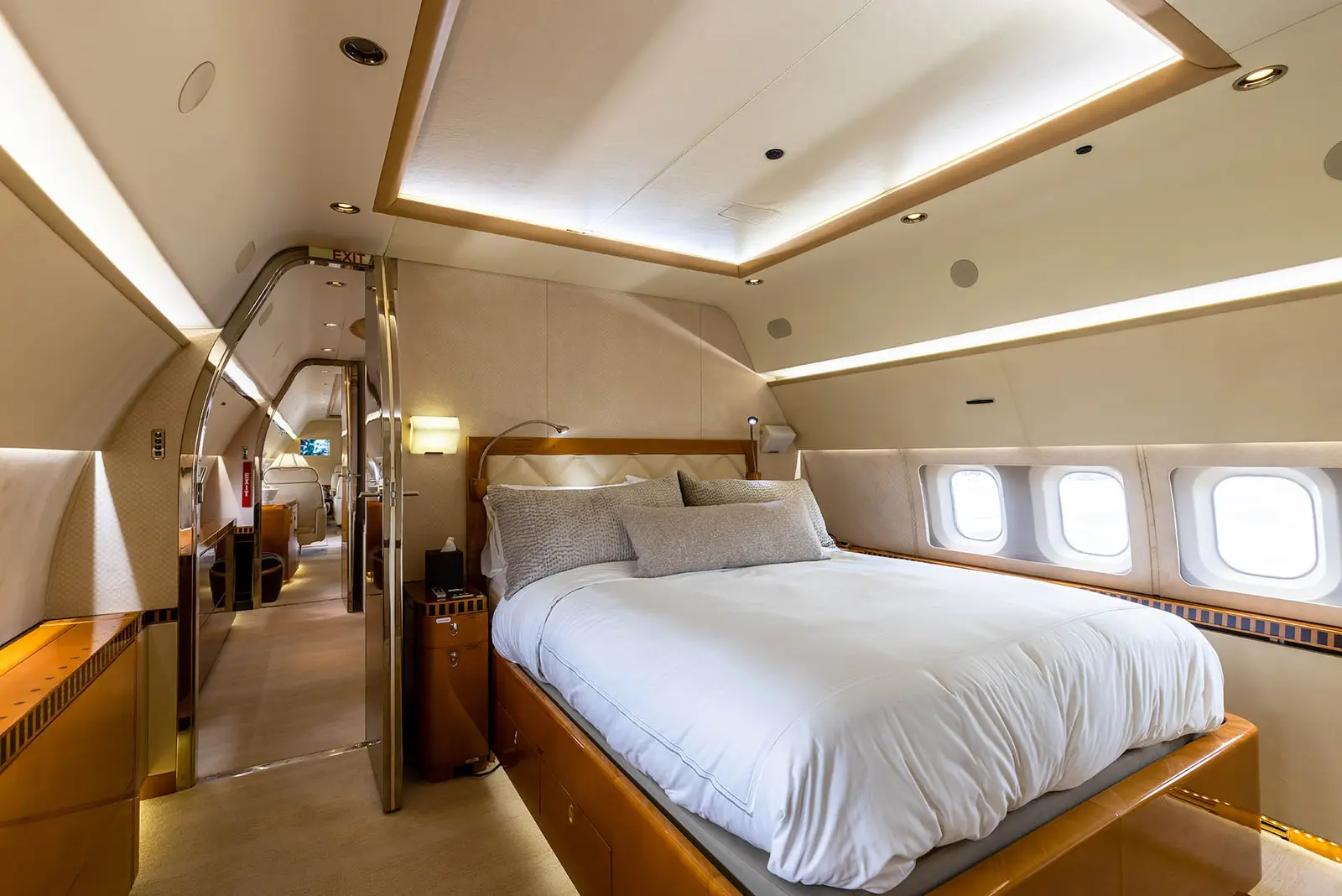 Boeing BBJ / Boeing 737-700 N950TR operated by Polaris Aviation Solutions, LLC photo 3