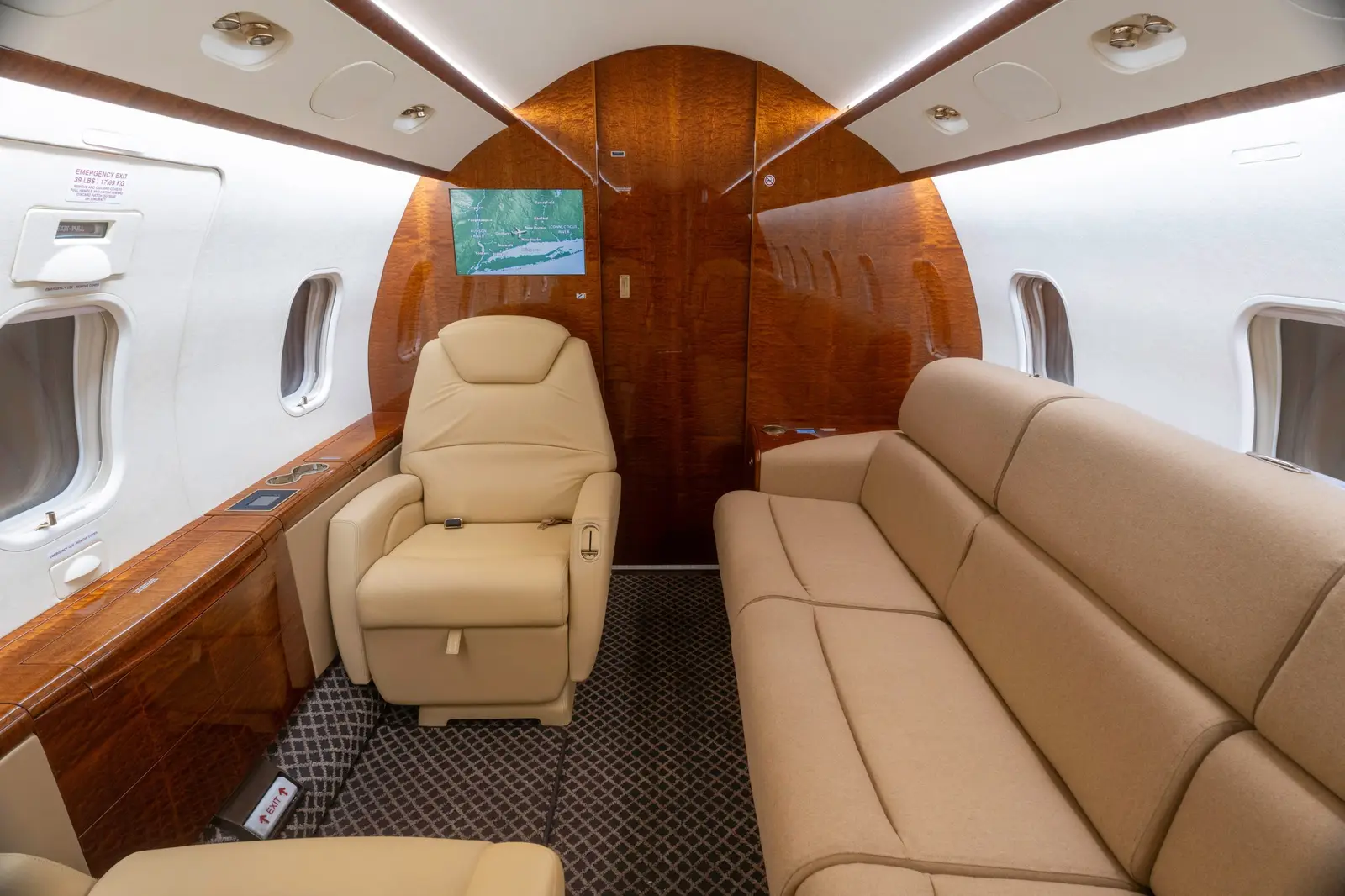 Bombardier Challenger 300 N951NB operated by PrismJet, LLC photo 4