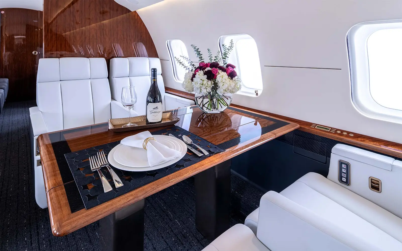 Bombardier Global Express N954SP operated by Clay Lacy Aviation, Inc. photo 4