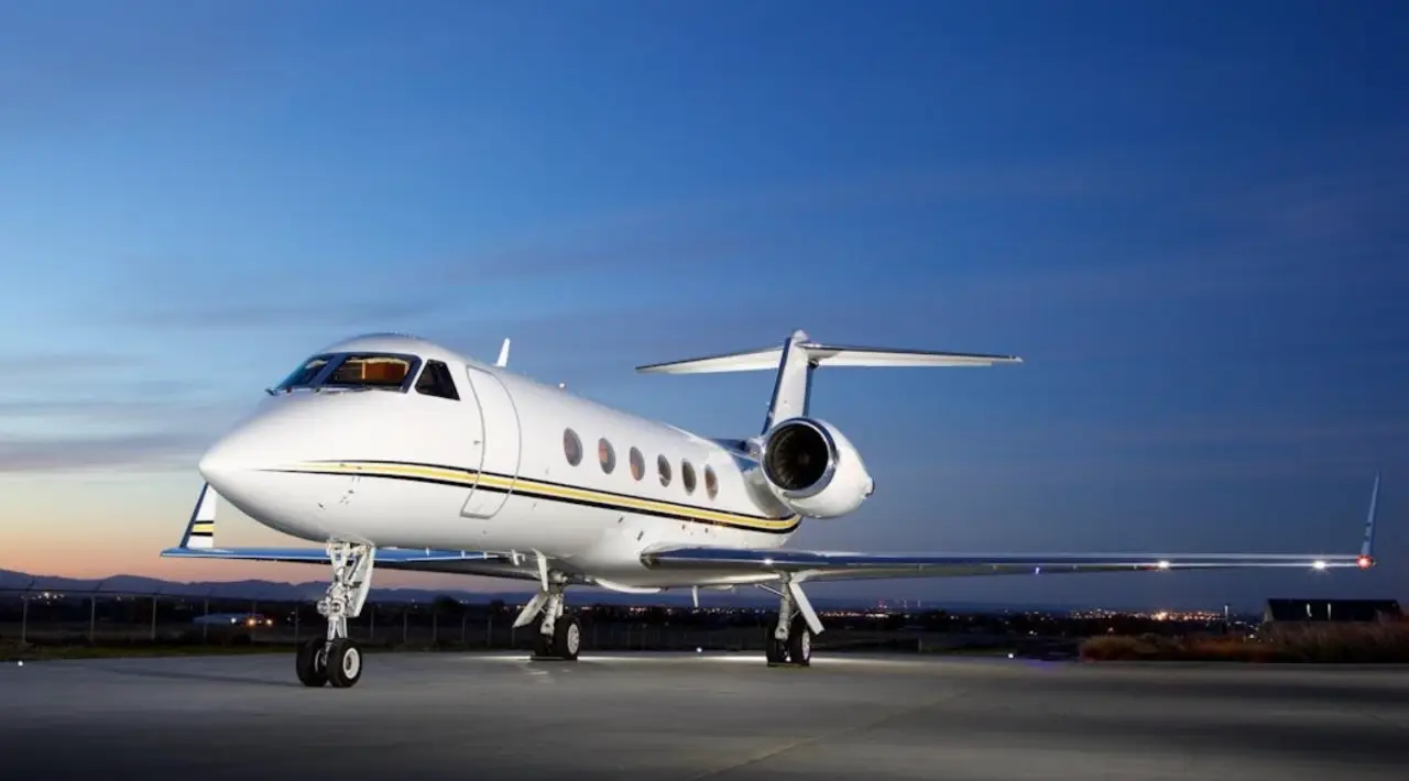 Gulfstream IV-SP N958BX operated by Starjet, Inc., KLAX photo 4