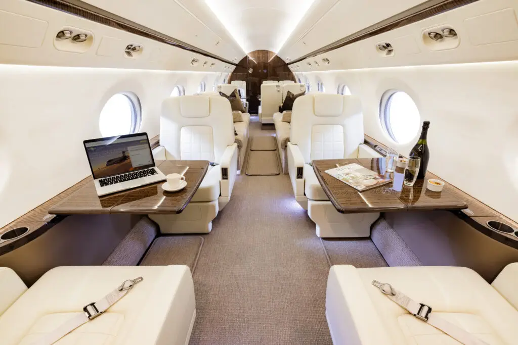 Gulfstream G550 N95MJ operated by International Jet Aviation Services Inc. photo 5