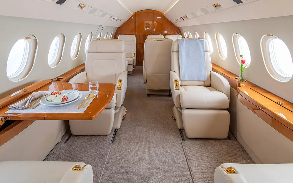 Dassault Falcon 2000LX N95SJ operated by Clay Lacy Aviation, Inc. photo 4