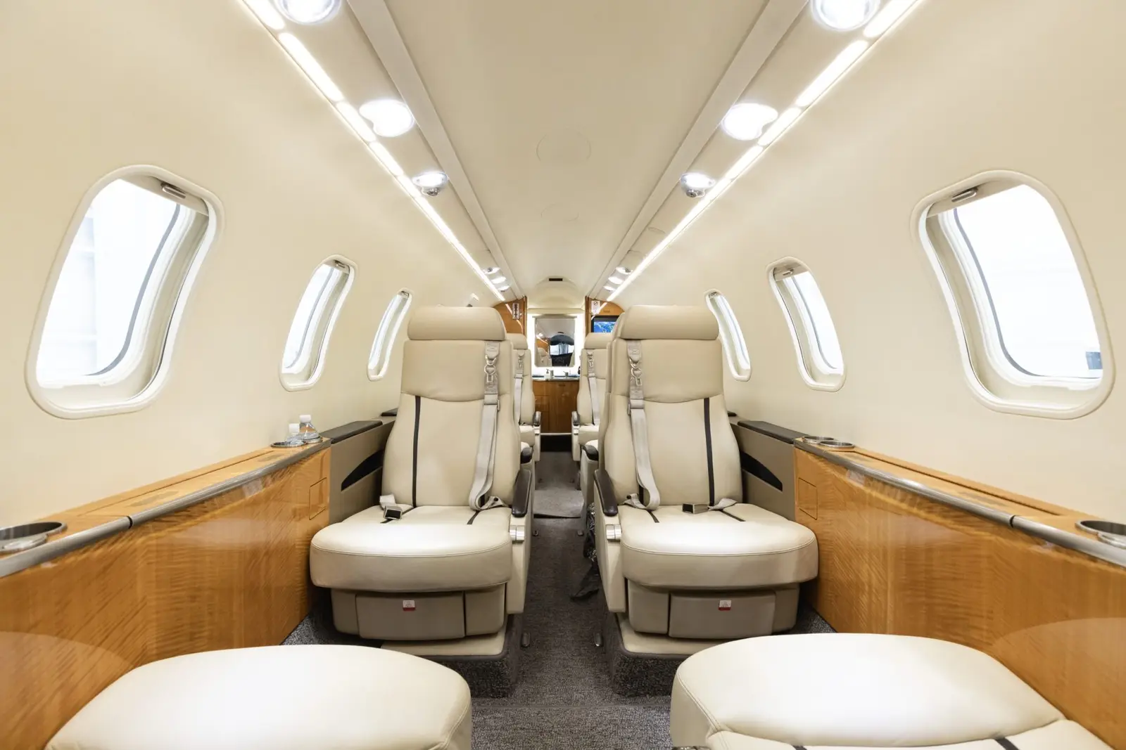 Bombardier Learjet 45 N960AS operated by Aviation Advisor, Inc. photo 4