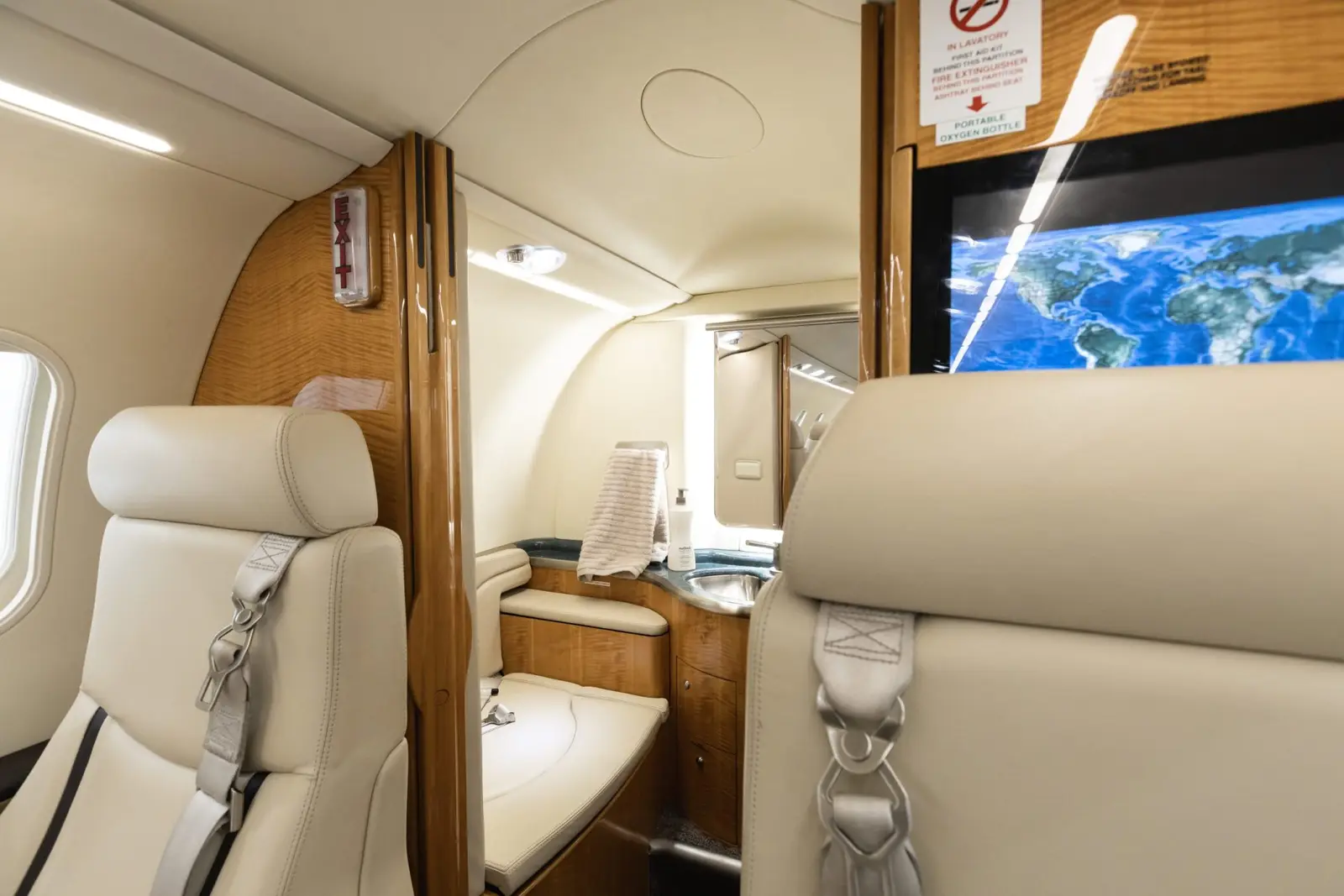 Bombardier Learjet 45 N960AS operated by Aviation Advisor, Inc. photo 5