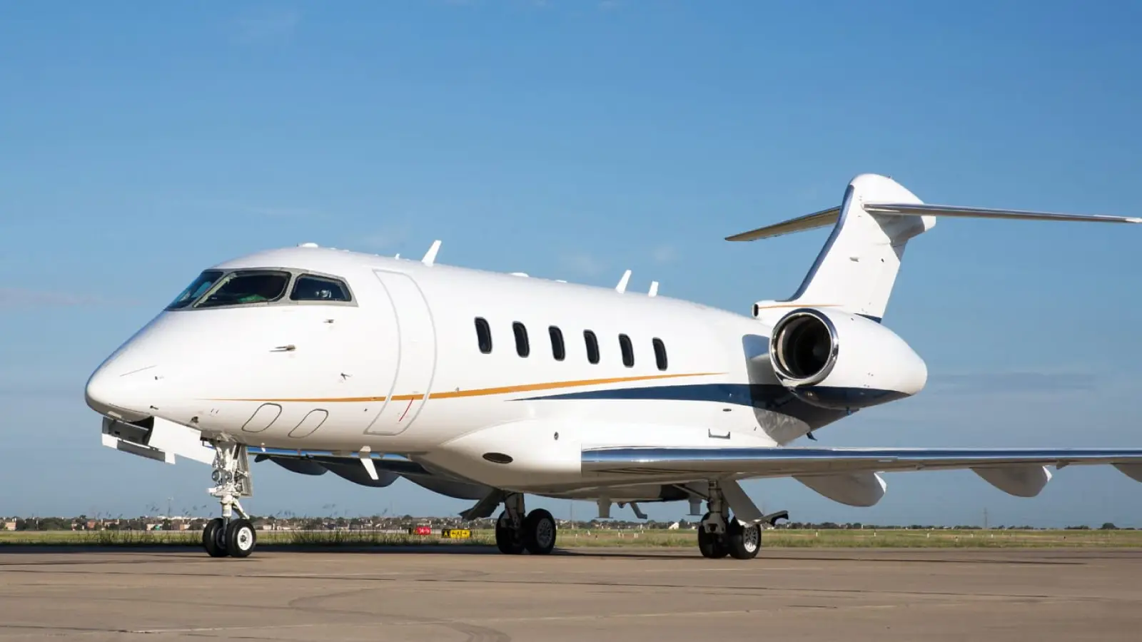 Bombardier Challenger 300 N960GR operated by Airshare photo 2