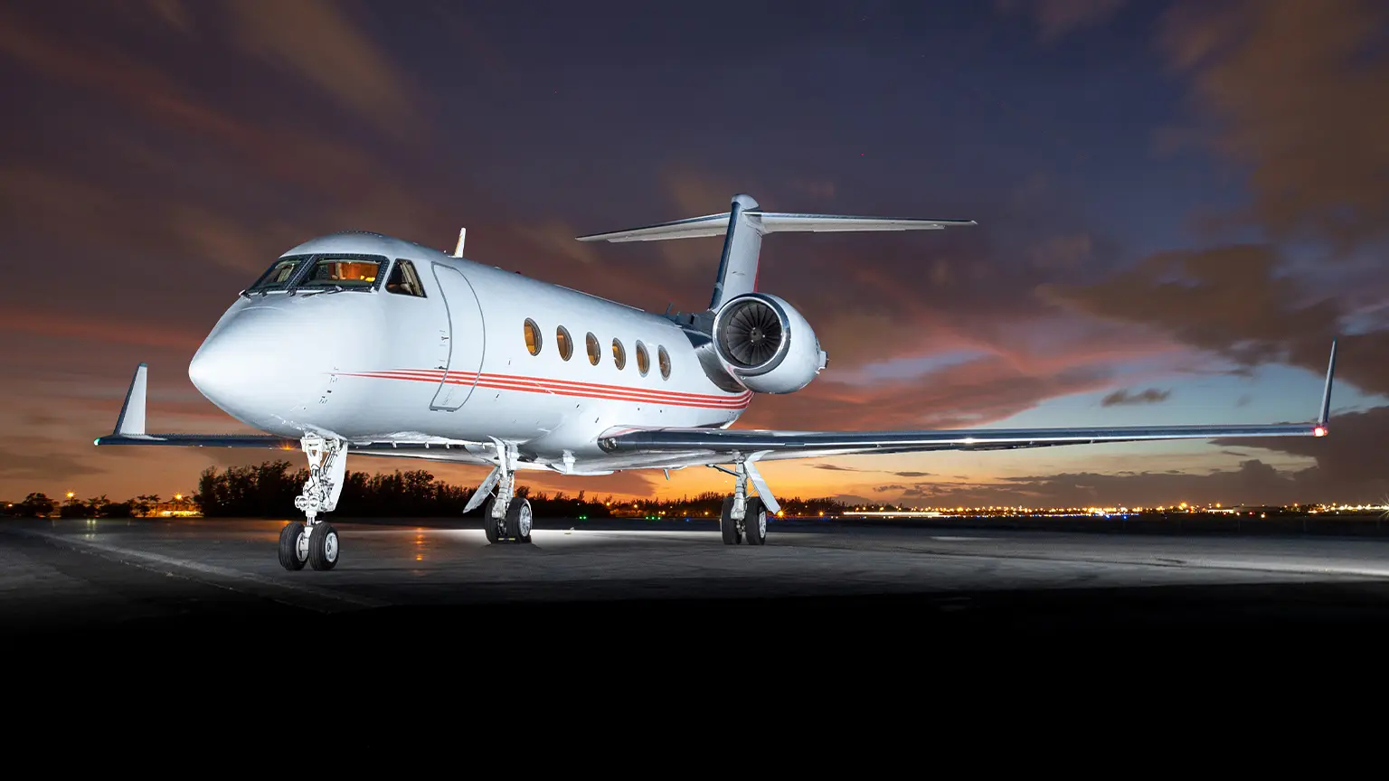 Gulfstream G400 N960JS operated by Mira Vista Aviation, Inc. photo 4