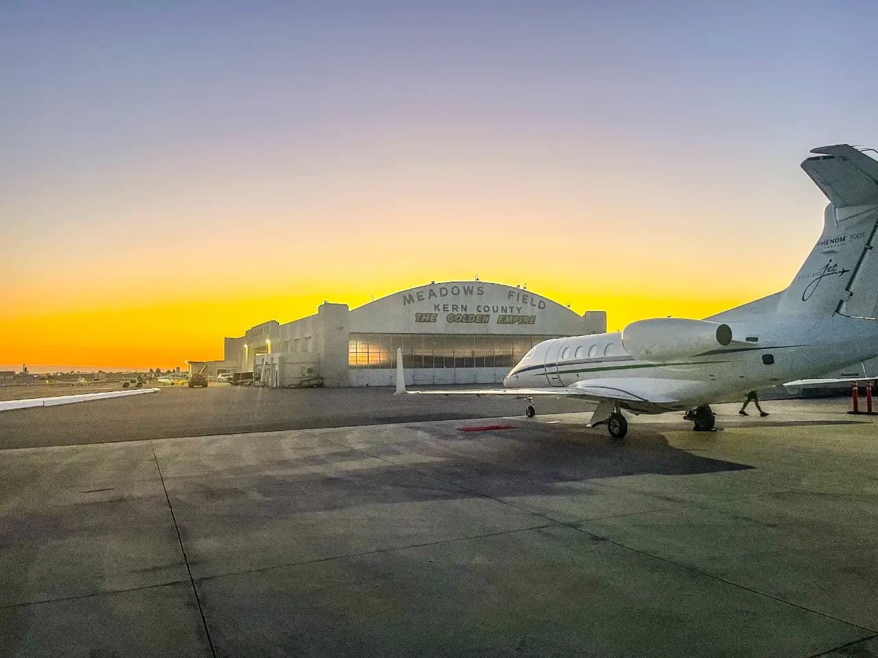 Embraer Phenom 300 N960MA operated by MidAmericaJet, Inc. photo 2