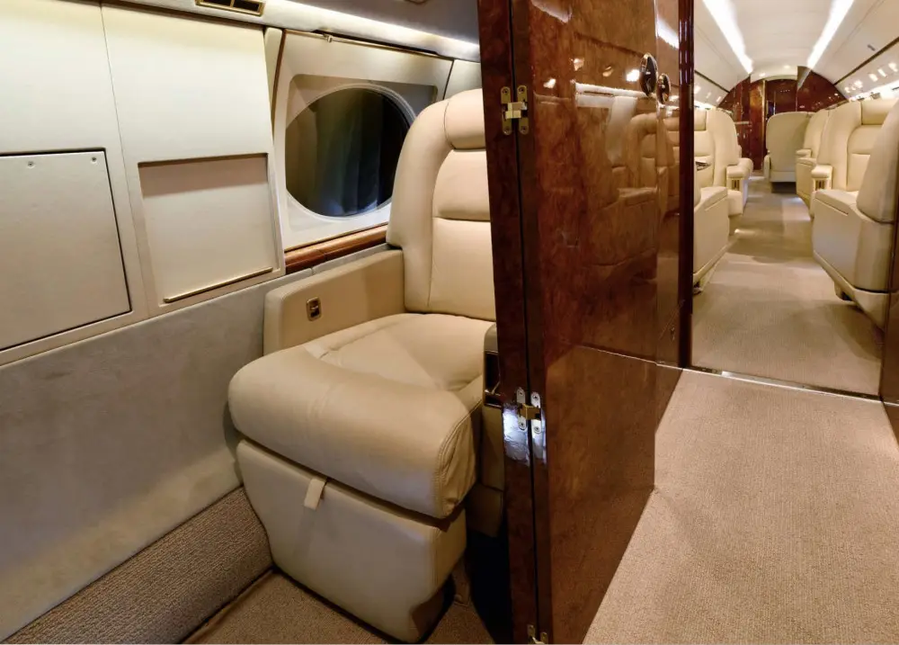 Gulfstream V N962MM operated by Elite Jets Charter, LLC photo 4