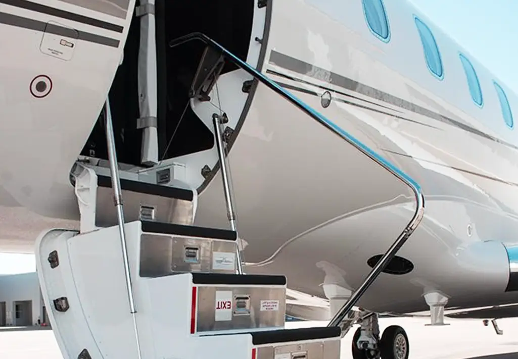 Bombardier Challenger 300 N971MC operated by Craft Charter, LLC, KLAX photo 6