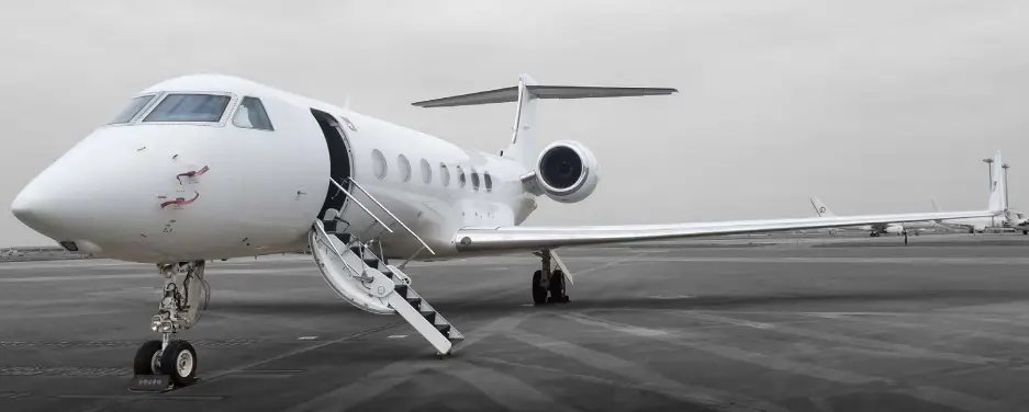 Gulfstream G550 N973MN operated by STAJets, KSNA photo 5