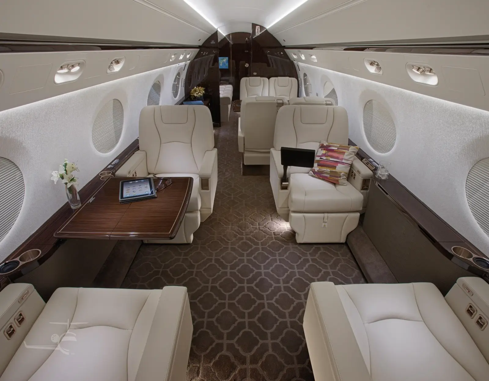 Gulfstream G550 N973MN operated by STAJets, KSNA photo 3