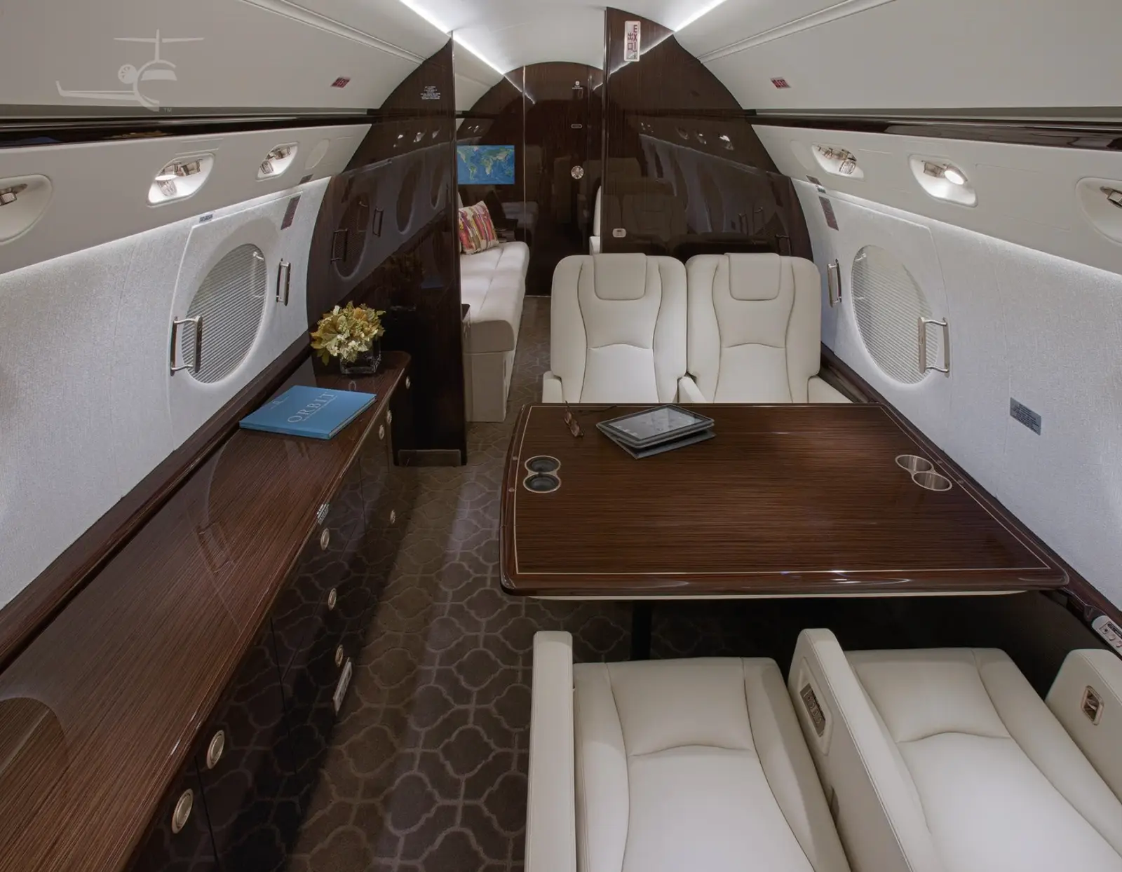 Gulfstream G550 N973MN operated by STAJets, KSNA photo 4