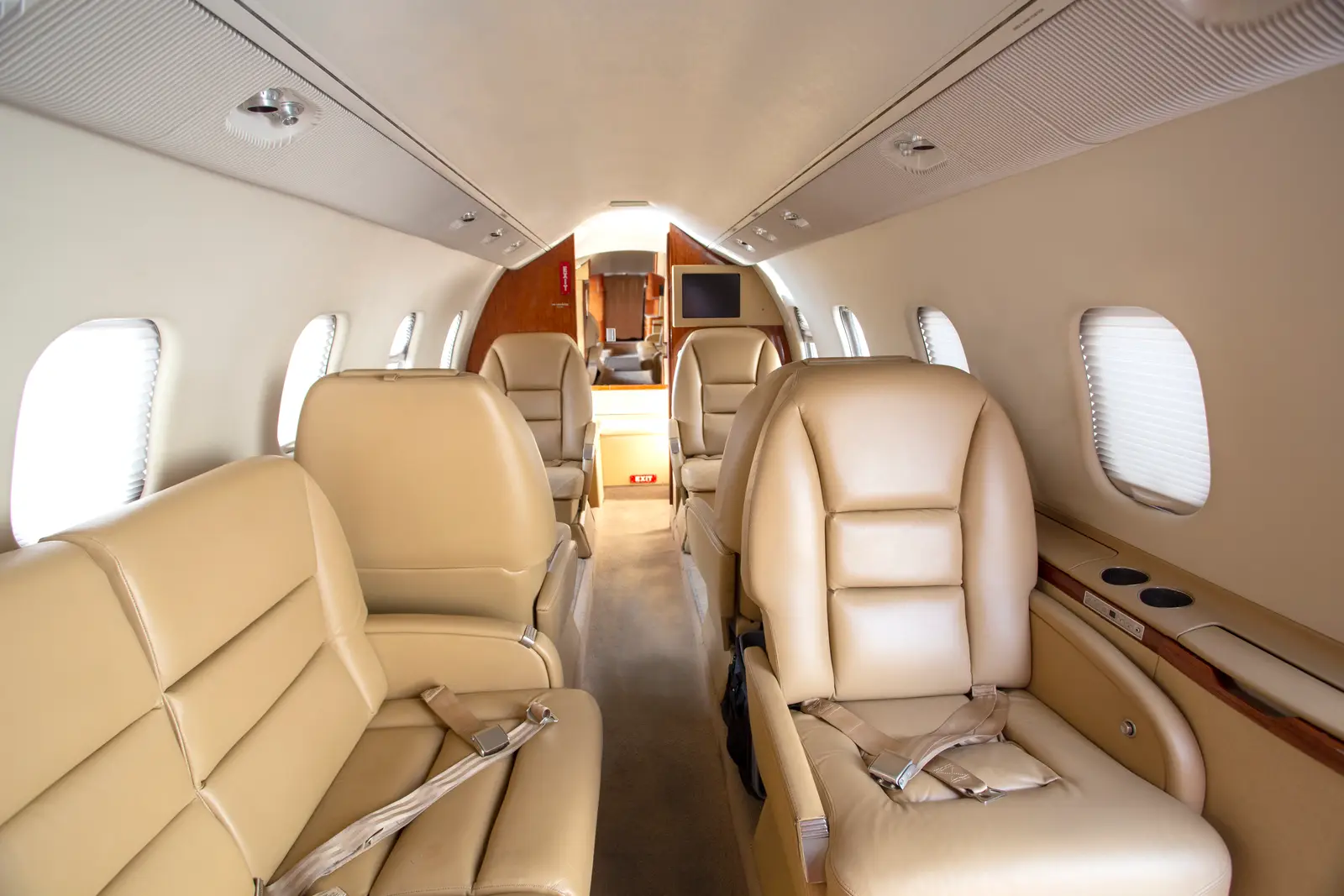 Bombardier Learjet 60 N975LV operated by Cirrus Aviation Services photo 5