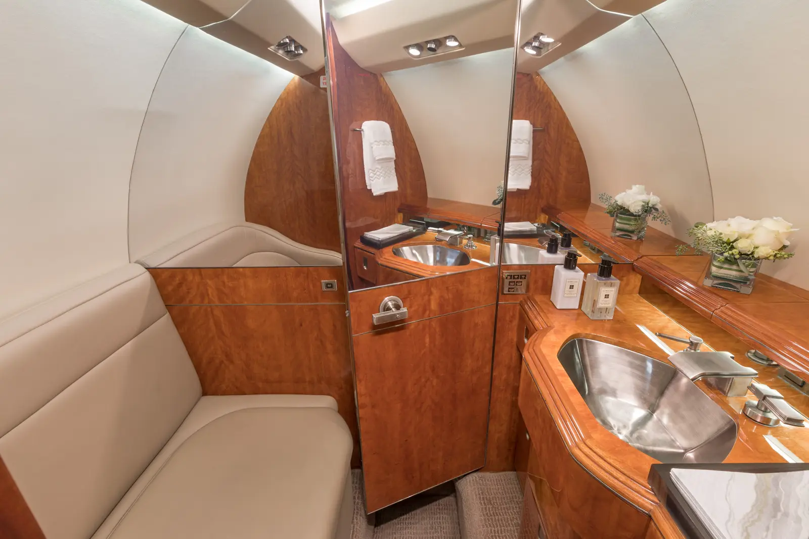 Cessna Citation X N977AF operated by Sun Air Jets photo 6