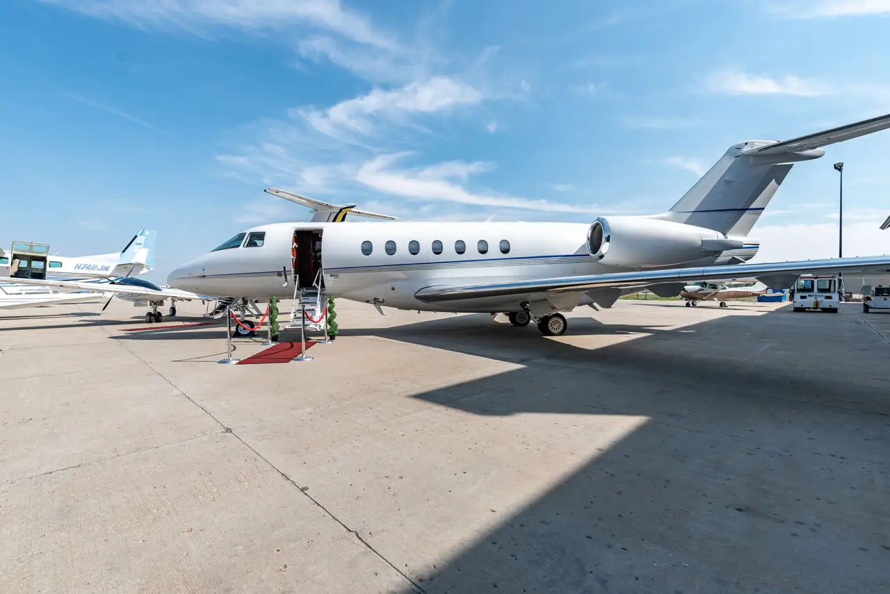 Beechcraft Hawker 4000 N986JC operated by Executive Air Taxi Corporation photo 2