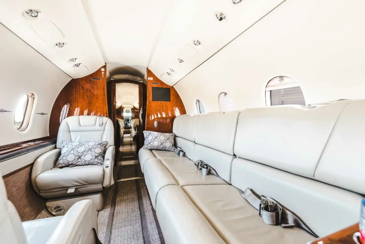 Beechcraft Hawker 4000 N986JC operated by Executive Air Taxi Corporation photo 4