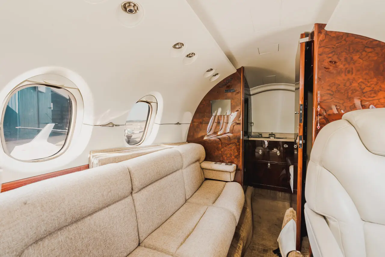 Beechcraft Hawker 4000 N986JC operated by Executive Air Taxi Corporation photo 6