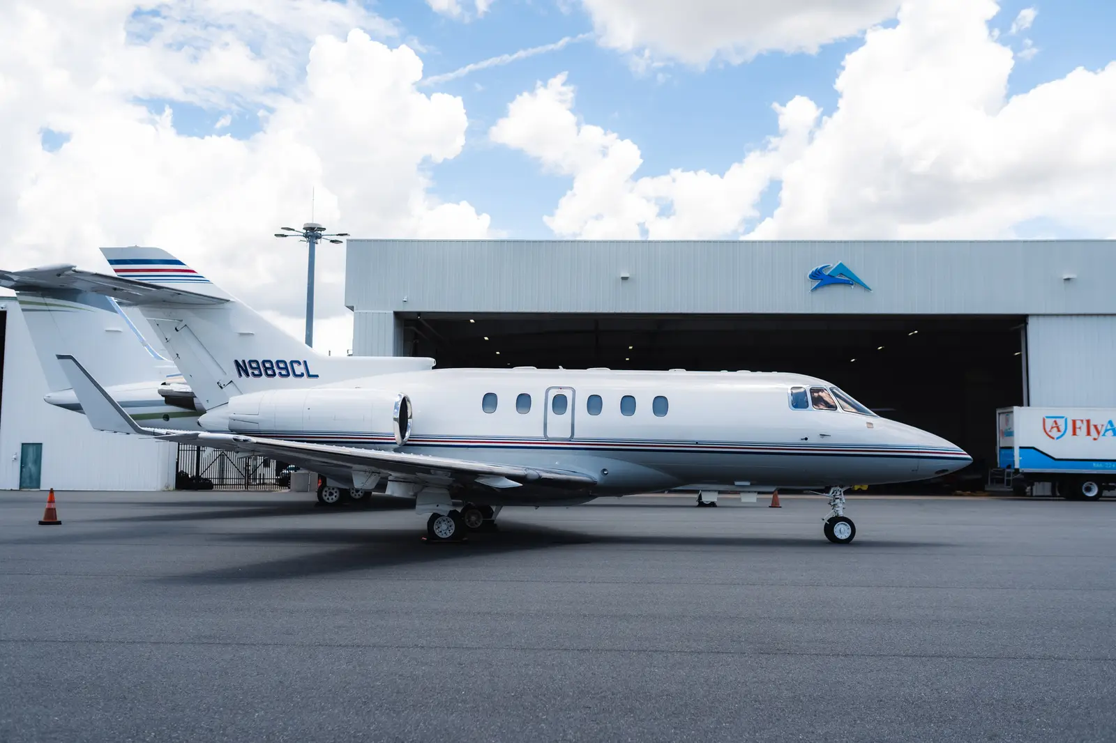 Beechcraft Hawker 800XP N989CL