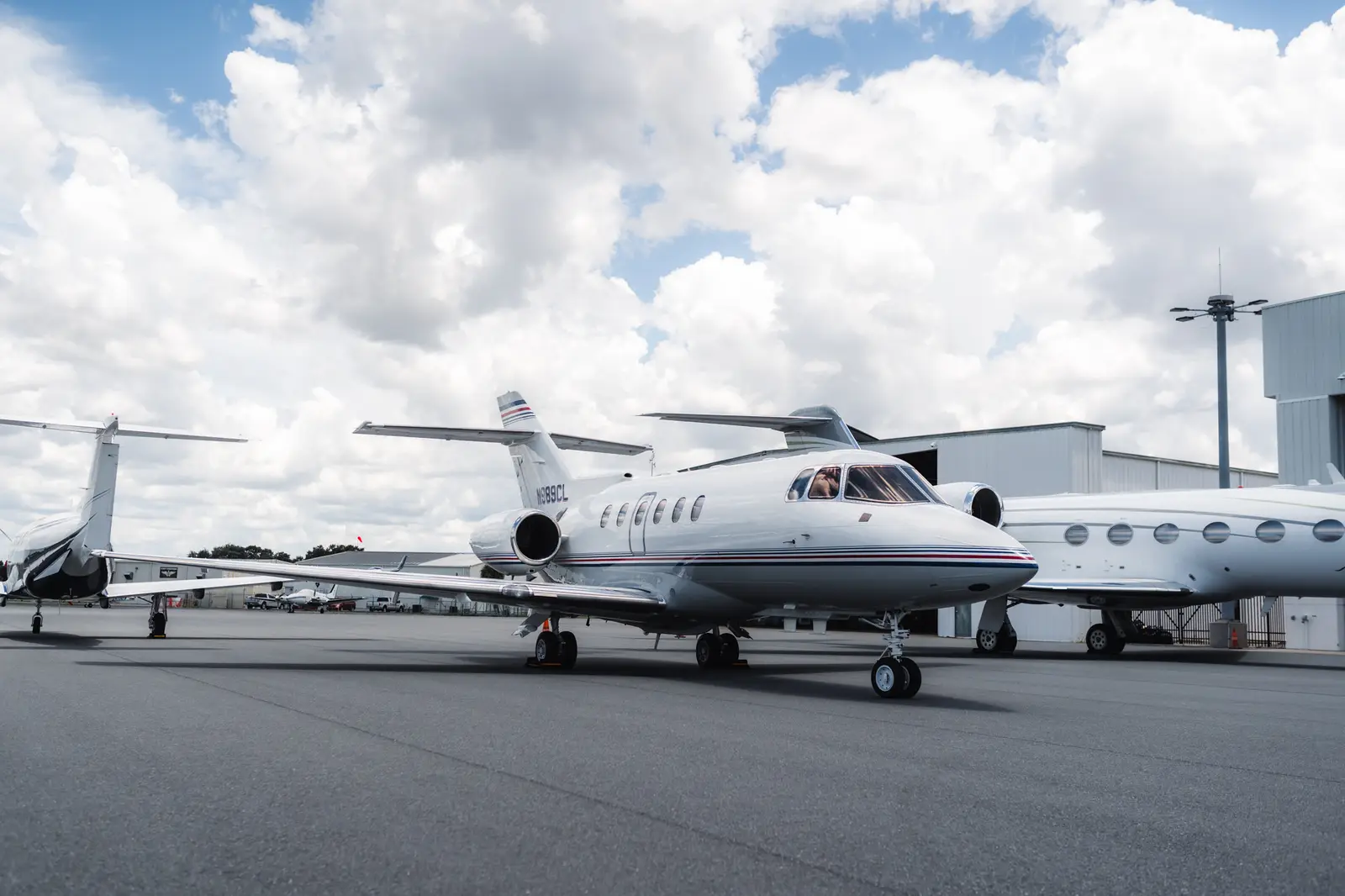 Beechcraft Hawker 800XP N989CL operated by Fly Alliance photo 5