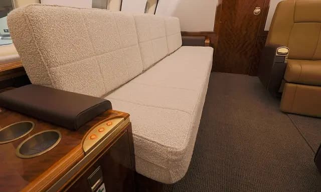 Bombardier Global 5000 N989JR operated by Solairus Aviation photo 2