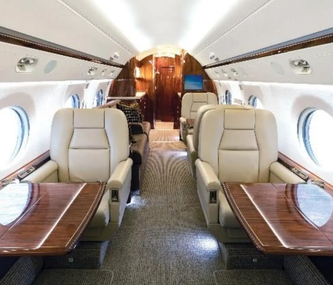Gulfstream G450 N989KM operated by Jet Aviation photo 2