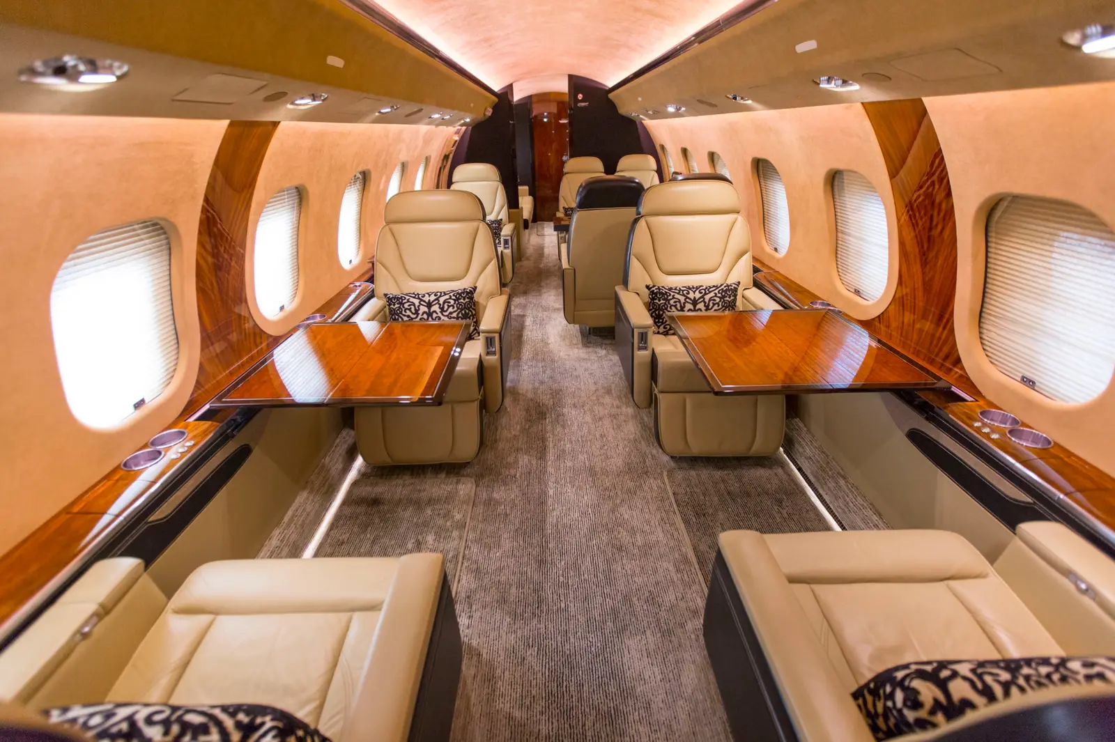 Bombardier Global Express N989SF operated by Cirrus Aviation Services photo 2