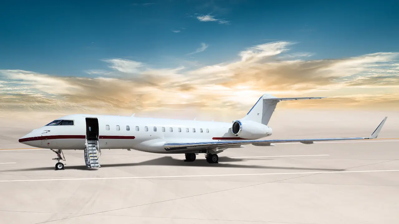 Bombardier Global Express N989SF operated by Cirrus Aviation Services photo 5