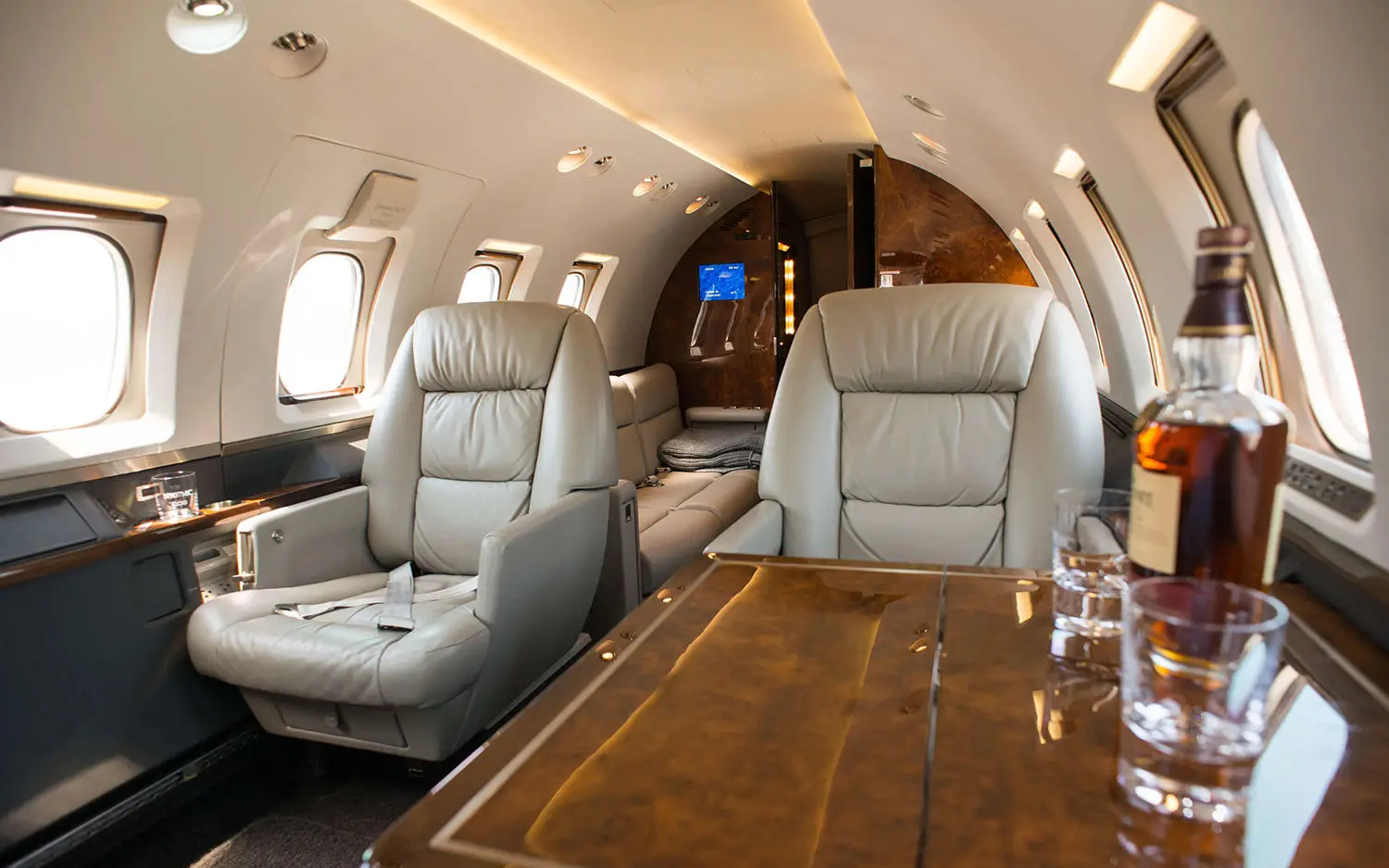Beechcraft Hawker 800XP N989ST operated by Trinity Private Jet Charter photo 2