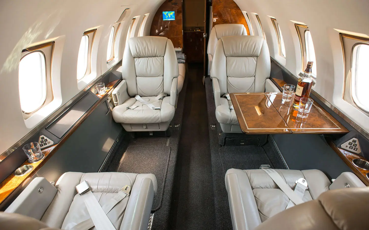 Beechcraft Hawker 800XP N989ST operated by Trinity Private Jet Charter photo 4