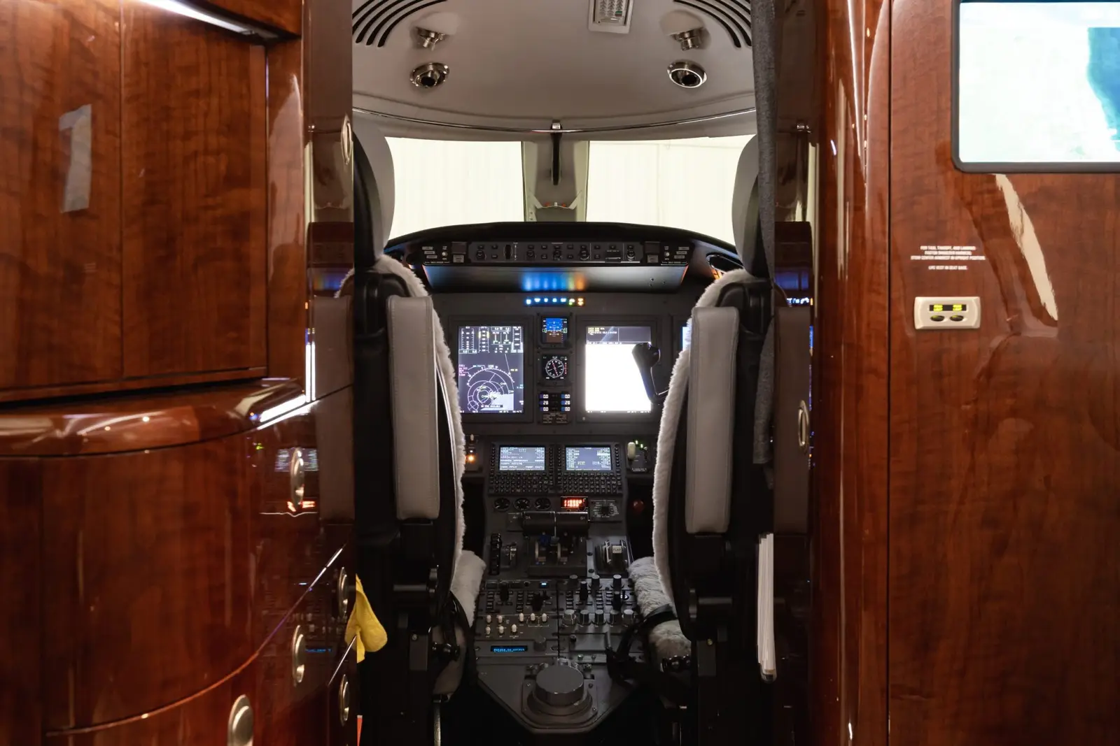 Cessna Citation XLS+ N98HT operated by Aviation Advisor, Inc. photo 6
