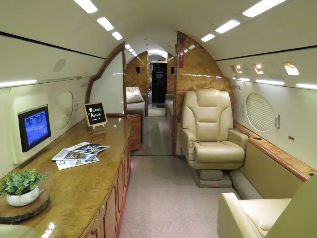 Gulfstream IV-SP N98LT operated by Paradigm Jet Management photo 3