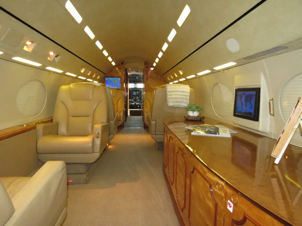 Gulfstream IV-SP N98LT operated by Paradigm Jet Management photo 4
