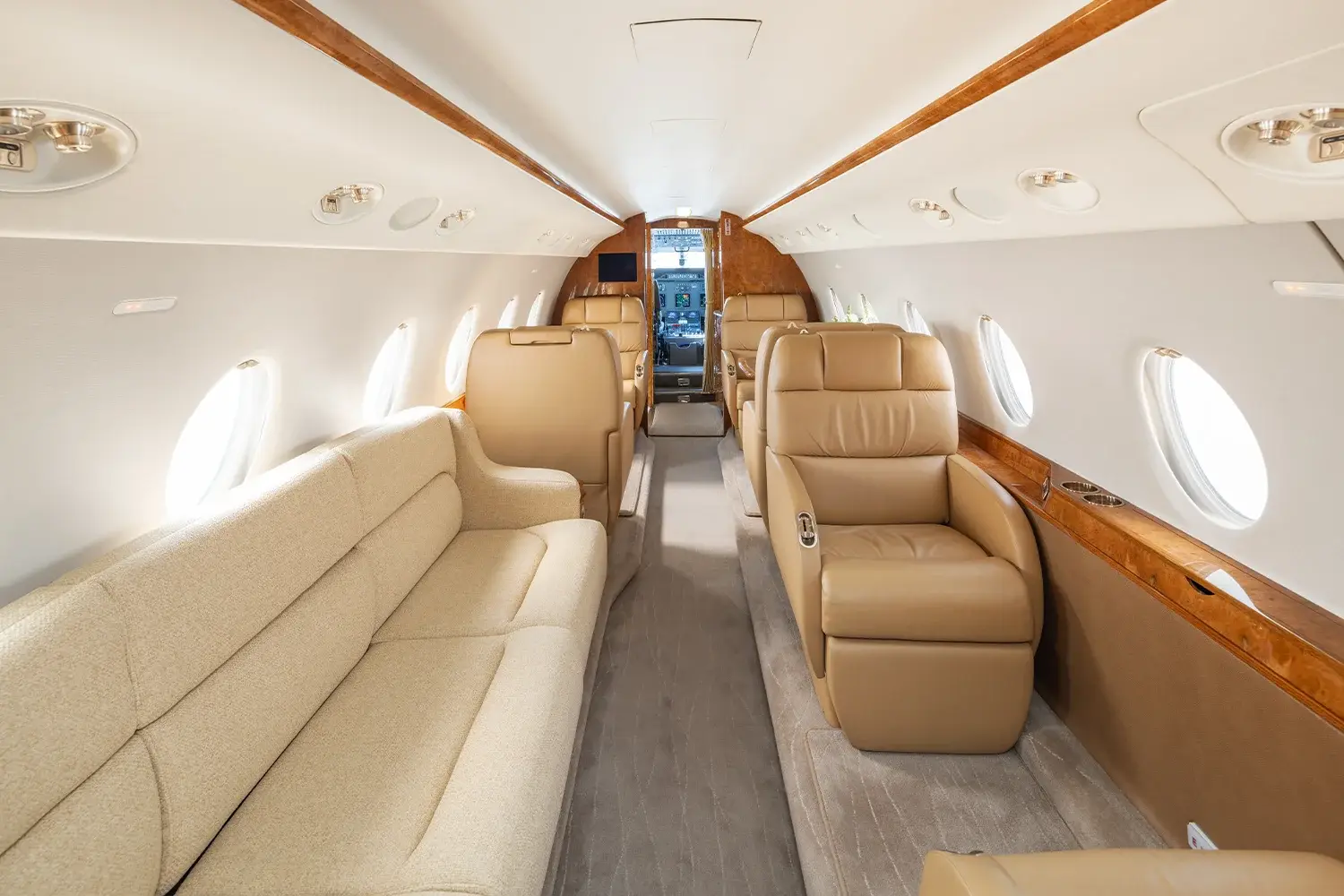 Gulfstream G200 N990JT operated by FLYTRU photo 6
