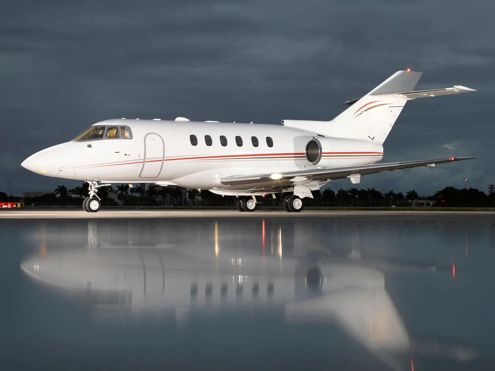 Beechcraft Hawker 800XP N991FR operated by Privaira Private Aviation, exterior